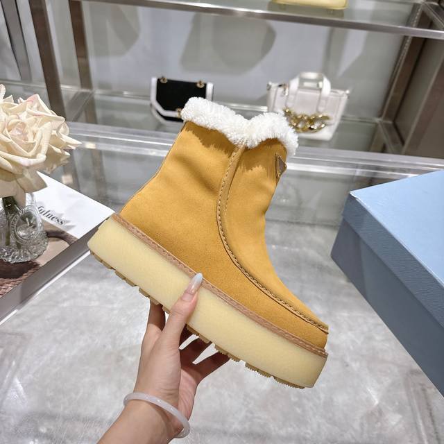 Factory Price (pp): Latest Prada Snow Boots Enameled Triangular Metal Logo Boot