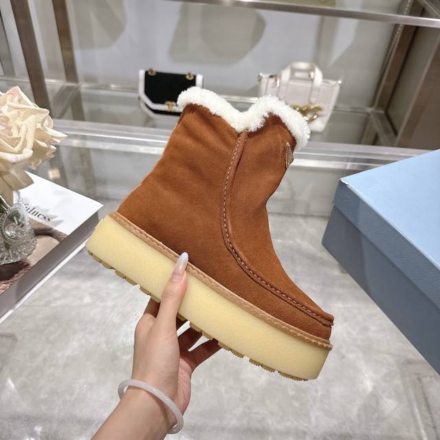 Factory Price (pp): Latest Prada Snow Boots Enameled Triangular Metal Logo Boot