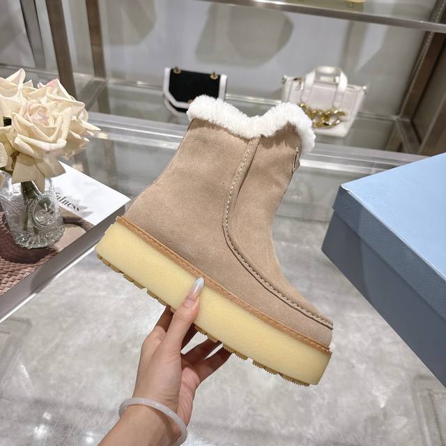 Factory Price (pp): Latest Prada Snow Boots Enameled Triangular Metal Logo Boot
