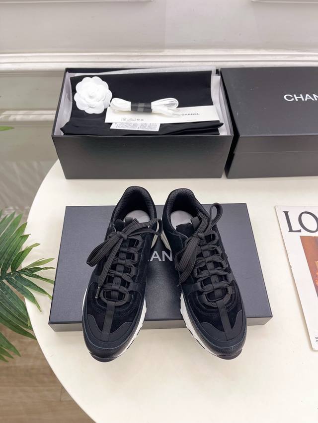 Chanel 25 2025 Autumn/Winter New Arrival: Classic Chanel Double C Casual Sneake