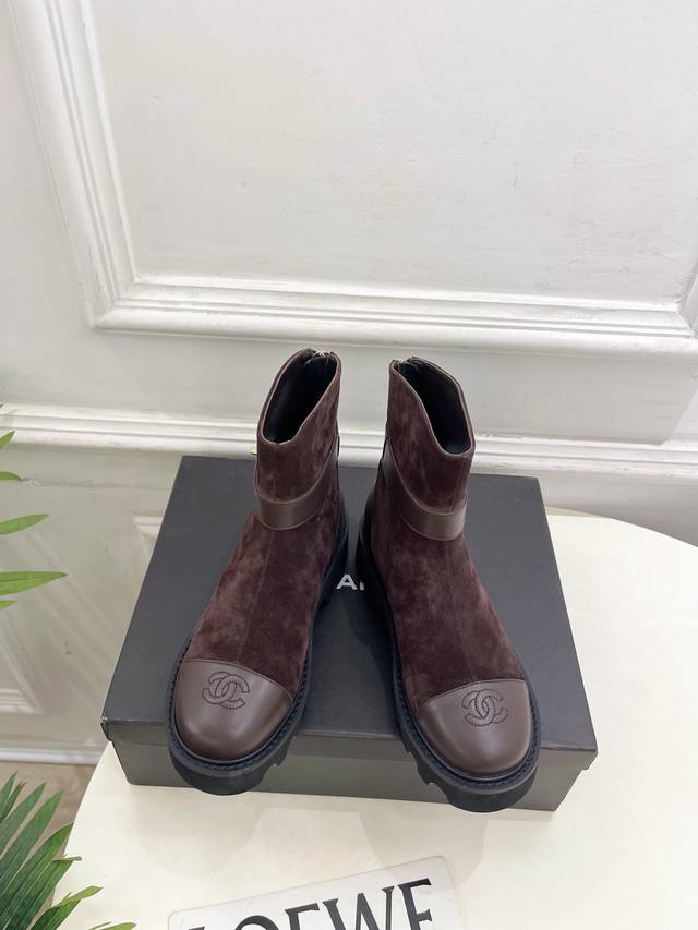 Chanel 25 2025 Autumn/Winter New Arrival: Classic Runway Style Chanel Double C