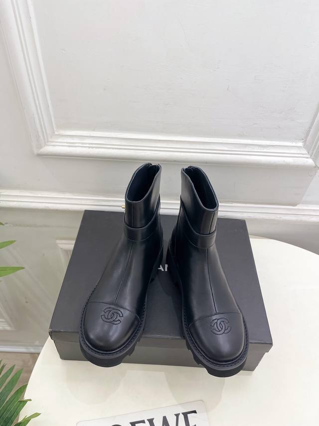 Chanel 25 2025 Autumn/Winter New Arrival: Classic Runway Style Chanel Double C