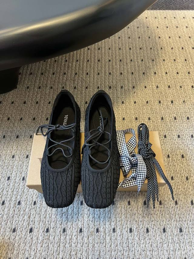 Vivai*25Ss Knitted Mary Jane Flats Made with knitted fabric, the upper features