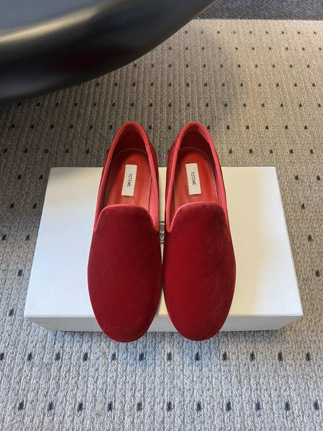 Totem* 25Ss New Deep-Mouth Flat Mules Designed with a square toe and slip-on sty