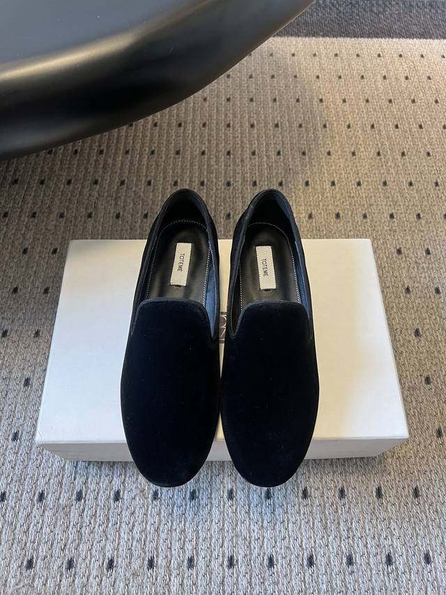 Totem* 25Ss New Deep-Mouth Flat Mules Designed with a square toe and slip-on sty