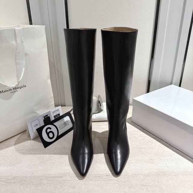 Maison Margiela Fall/Winter 2025 New Side Zipper High-Heeled Boots! Simple and v