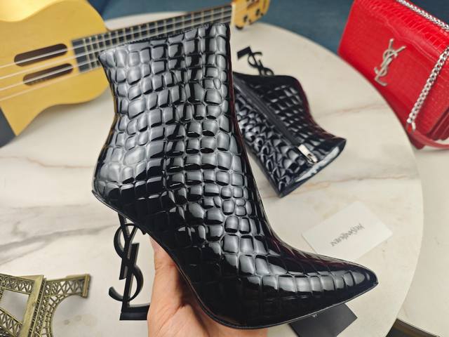 New Saint Laurent YSL Logo High-Heeled Boots, Fall/Winter Paris Runway Style. Th