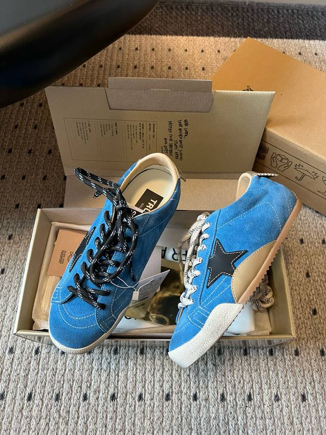 Ggdb Golden Goos* 25Ss Distressed Star Casual Sneakers Featuring a retro distres