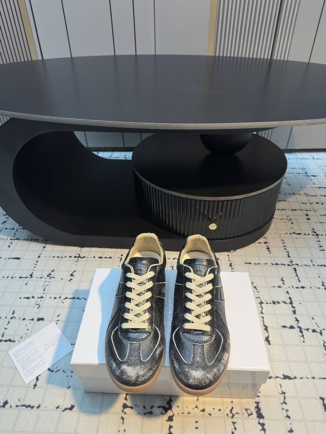 Margiela Classic German Trainer Shoes for Men and Women Margiela's most comfort