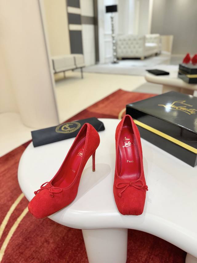 Ballet Shoes W. The striking elegance of the Cassia Nodo heels is inspired by ba