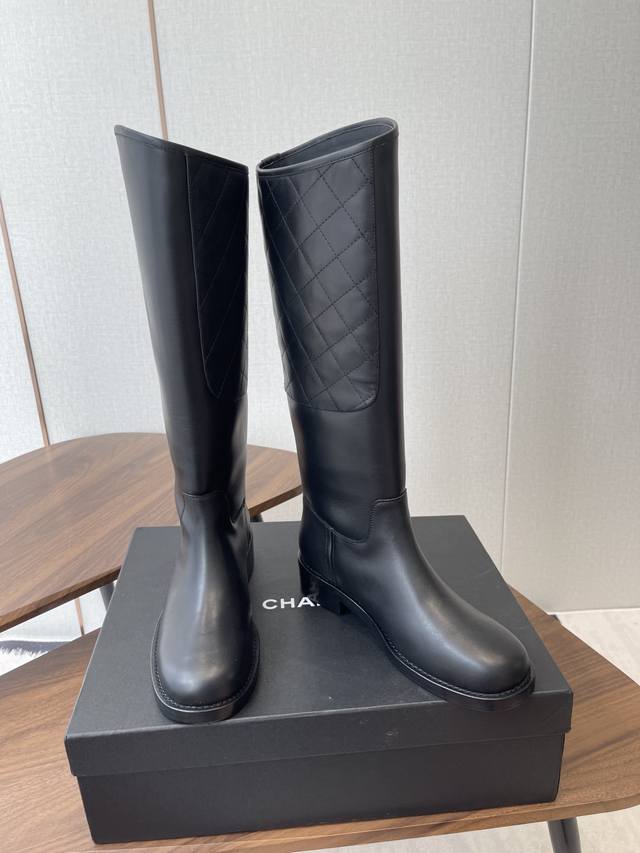 Chanel Fall/Winter 2025 Slip-on Rider Mid-calf Boots! Retro-style Western cowboy