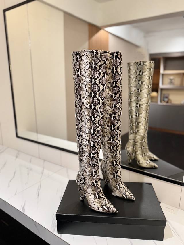 Factory Price (pp): Each pair of snakeskin shoes must have the pattern matched