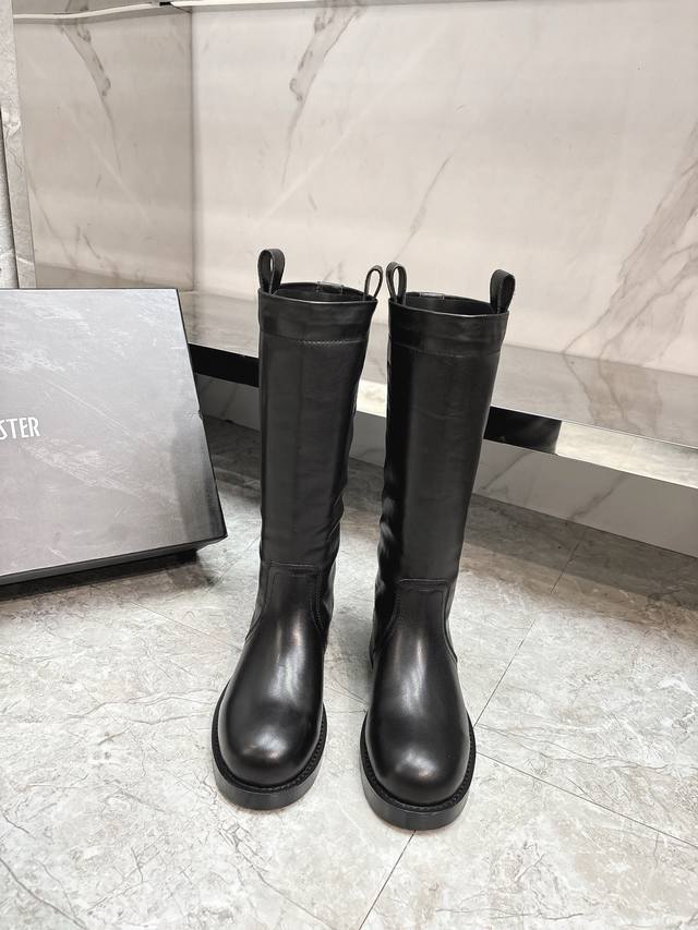 Ann Demeulemeester 2025 Autumn/Winter New Retro Riding Boots. How can a trendy g