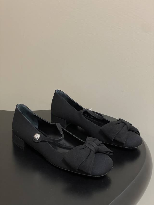 Top Quality Valentino Beaded Bow Vintage Mary Jane Shoes, Low Heeled Single Shoe