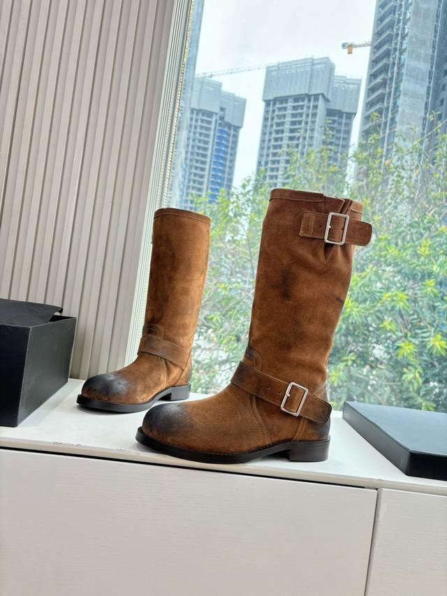 G261 What you see is what you get, Ann Ann Demeulemeester knee-high boots with d