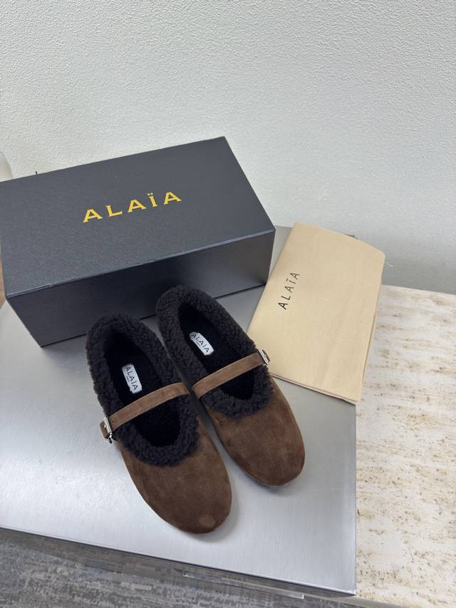 Suede and Wool-lined Mary Jane Shoes Comfortable and Warm Alaia Love at First S