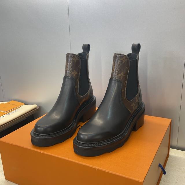 Factory price Louis Vuitton* 2025 Autumn/Winter New Chelsea Style Stretch Motorc