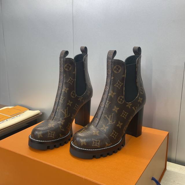 Factory Price Louis Vuitton* 2025 Autumn/Winter New Chelsea Style Stretch Motorc