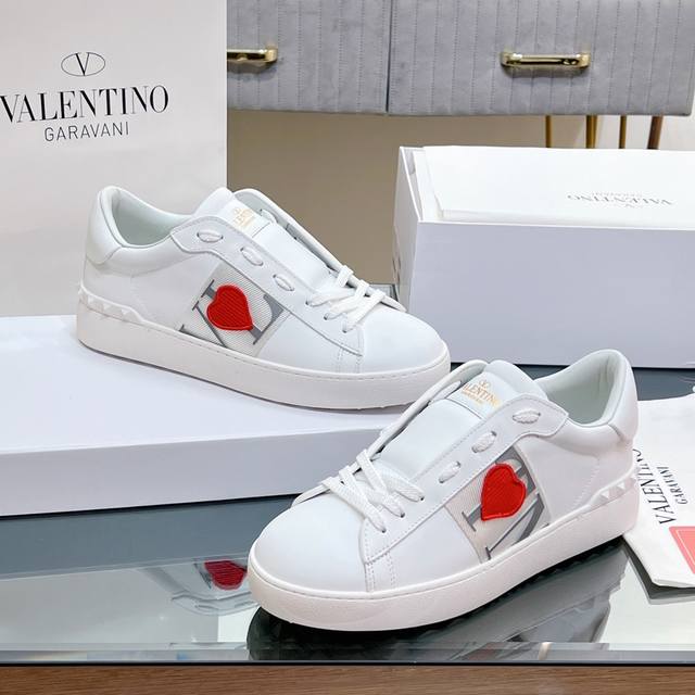 Top-tier version Valentino Rockstud Untitled Valentine's Day couple's sneakers,