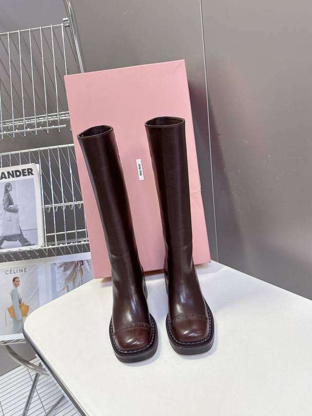 Miumiu's latest autumn/winter retro leather boots Many celebrities and fashion b