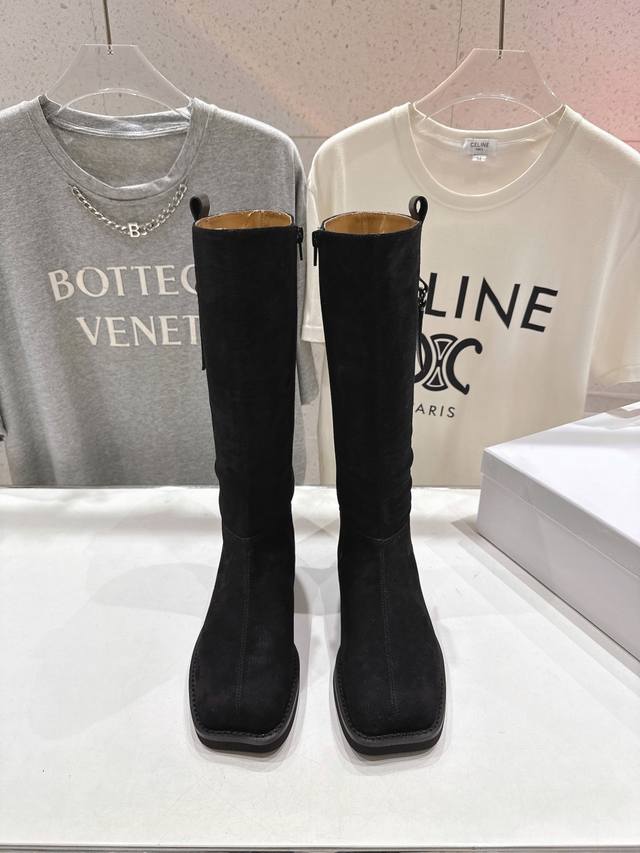 Margiela Square Toe Classic Mid-Calf Boots. A must-have for influencers! Stylis