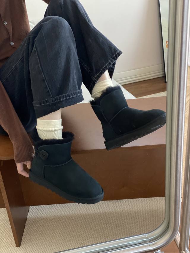 Ugg Basic Short Boots with Wooden Buckle Sheepskin Snow Boots Black, Grey, Maroo