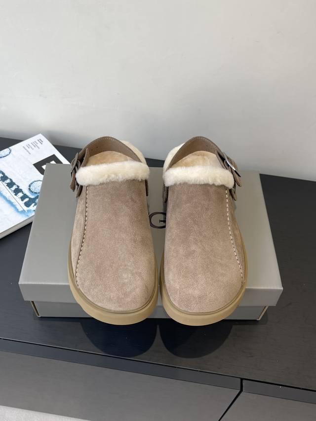 Ugg Wool Mules, as a Ugg product, continue the brand's high-quality craftsmanshi