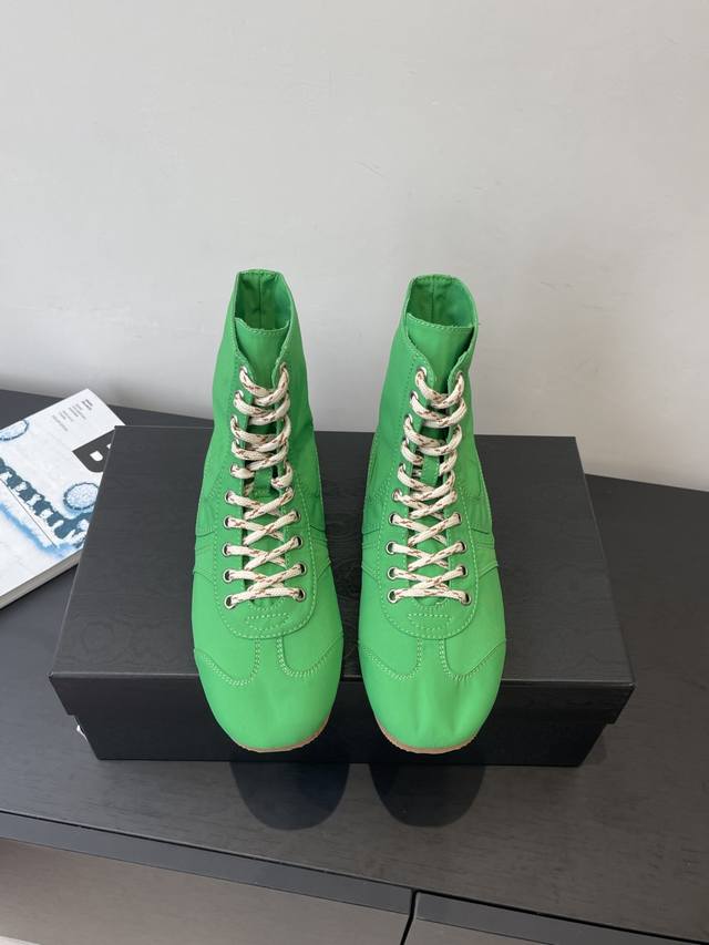 Dries Van Noten 2026 Spring/Summer New Casual Sneakers. This season, Dvn makes a