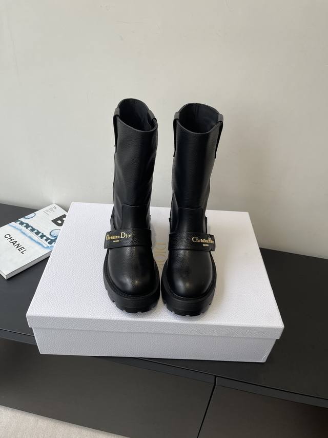 Dior 25Ss Fall/Winter New Arrival Brogue Boots A timeless riding boot style show
