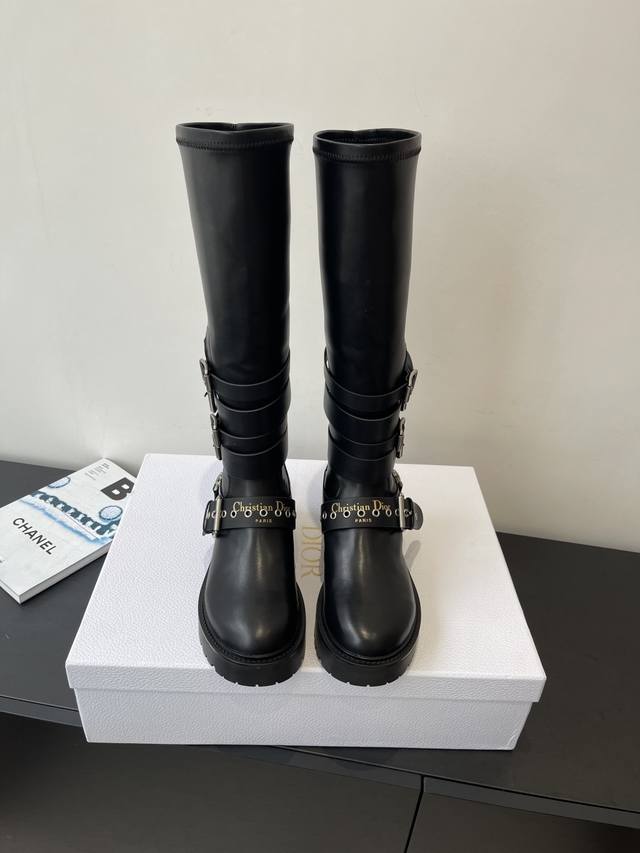 Dior Fall/Winter 2025 combat boots, super cool and stylish. The meticulously cra