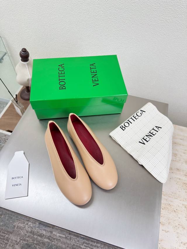 High-end colorway Bv Rosa ballet flats, apricot color. Made of lambskin with ro