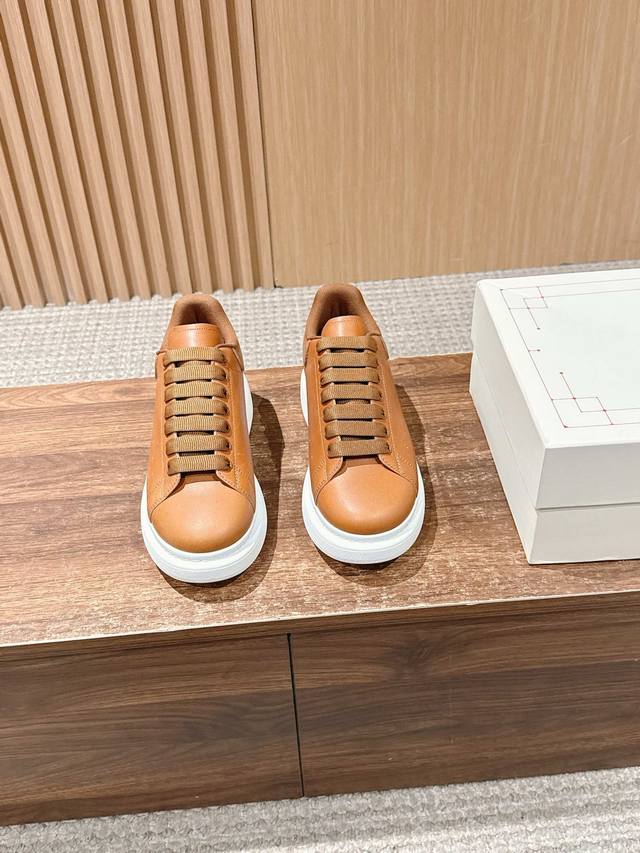 Men's +10 Brown Leather Skull Head# McQueen is undoubtedly the king of classic w