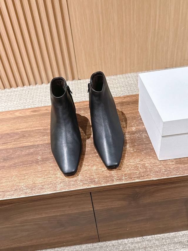 Dongguan-made The Row High-Quality Kitten Heel Side Zipper Ankle Boots Tr is a