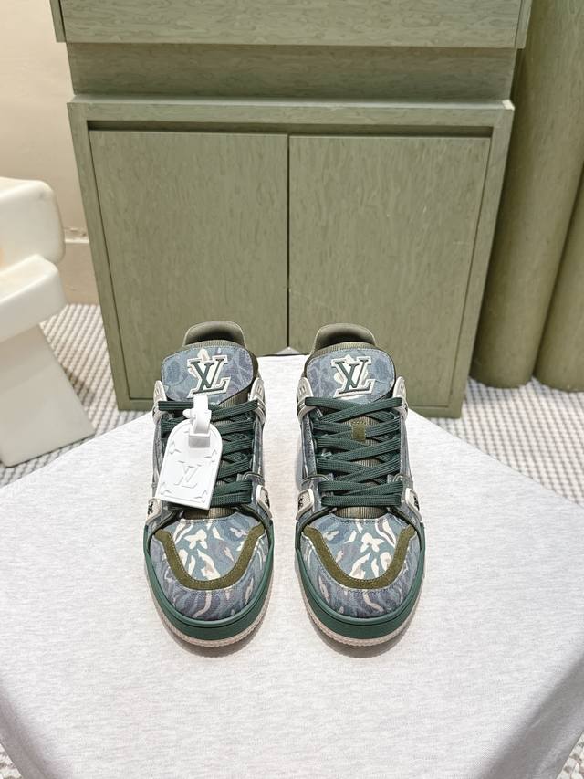 Must-have for couples! LV new colors available in stock at a top-tier reseller