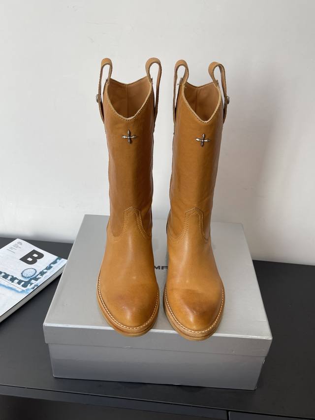 Smfk Autumn/Winter New Cross-Pattern Metal Badge Long Boots These long boots are