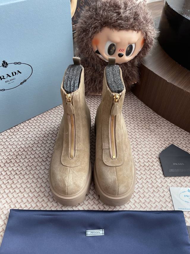 Exclusive Prada chip version. The entire pair of shoes is sourced from the origi