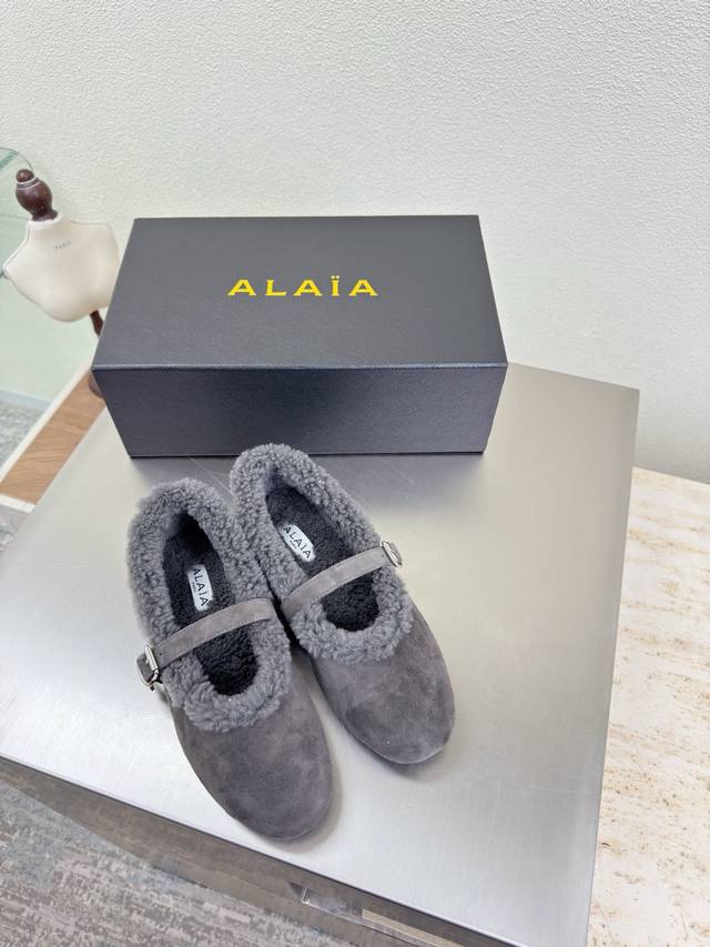 Suede and Wool-lined Mary Jane Shoes Comfortable and Warm Alaia Love at First S