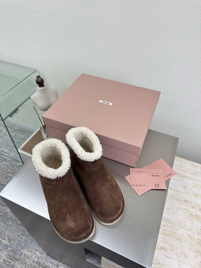 Miu'miu Snow Boots with Thick Sole Light Coffee High-Gloss Cow Suede Leather wit