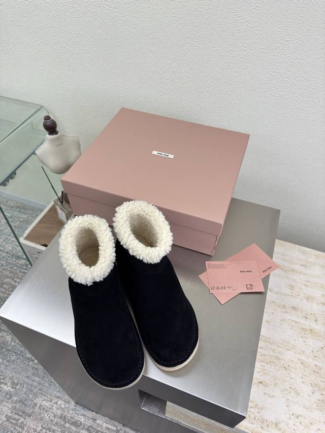Miu'miu Snow Boots with Thick Sole Black High-Gloss Cowhide Suede Sheepskin Lini