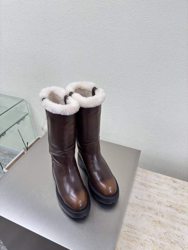 Miu'miu Loafers with Wool Lining and Thick Sole Distressed Brown Calfskin with 3