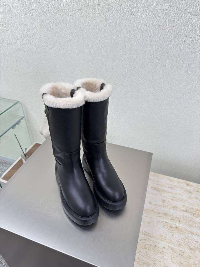 Miu'miu Loafers with Wool Lining and Thick Sole Black Calfskin with 3D Metal Log