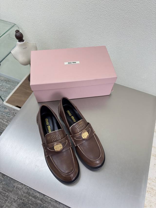 Gold Coin Series Miu'miu Loafers Distressed calfskin with oiled edges Flat desi
