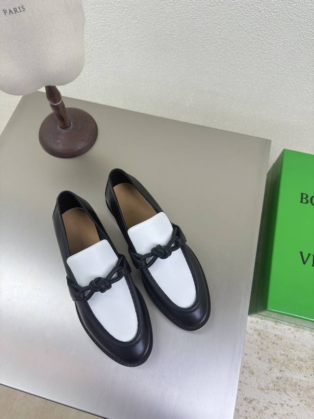 Leather Buckle Loafers Bottega Venet* Women's Astaire Loafers 1:1 replica, iden