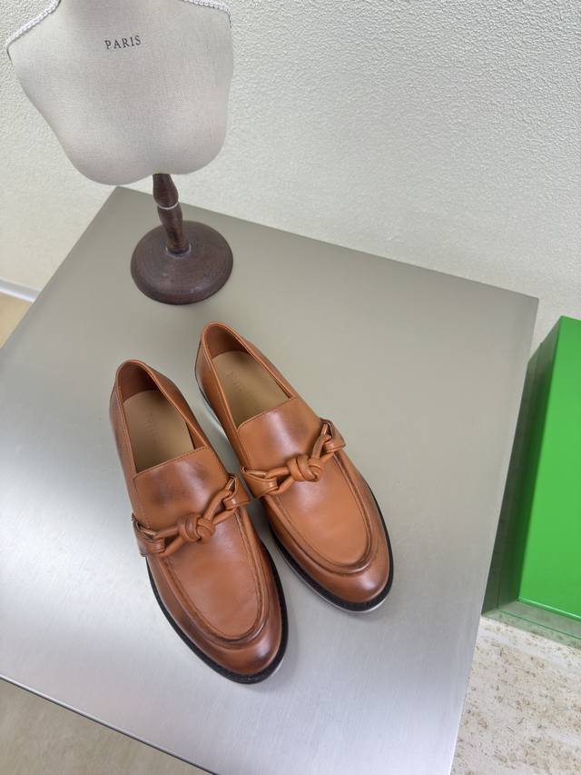 Leather Buckle Style Handmade Distressed Finish Bottega Venet* Women's Astaire