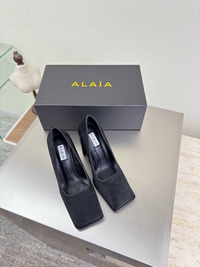 Horsehair material, square toe, 9cm heel, Alaia shoes. Love at first sight from