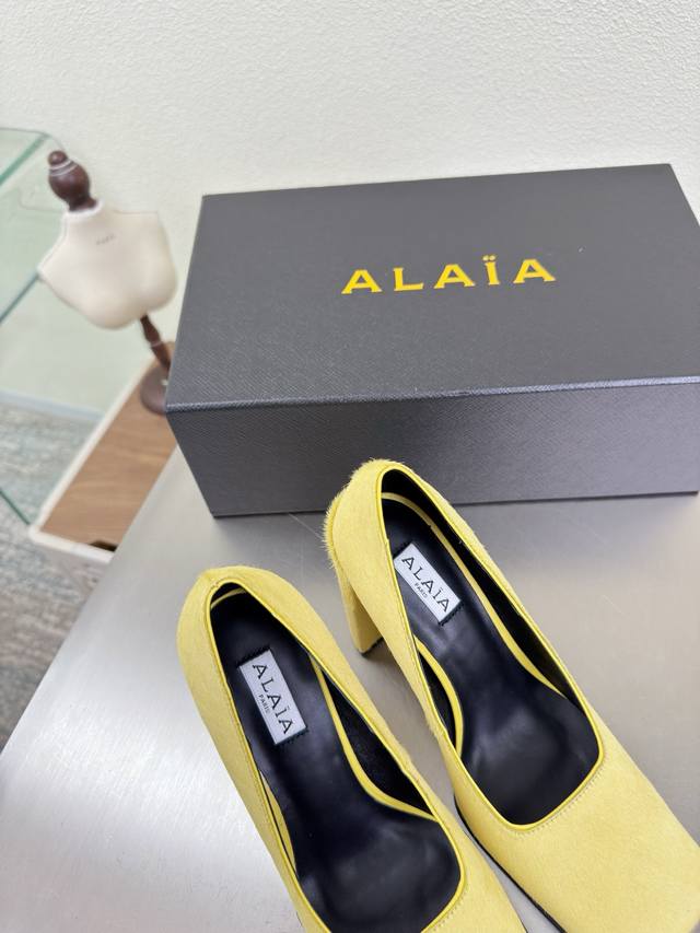 Horsehair material, square toe, 9cm heel, Alaia shoes. Love at first sight from