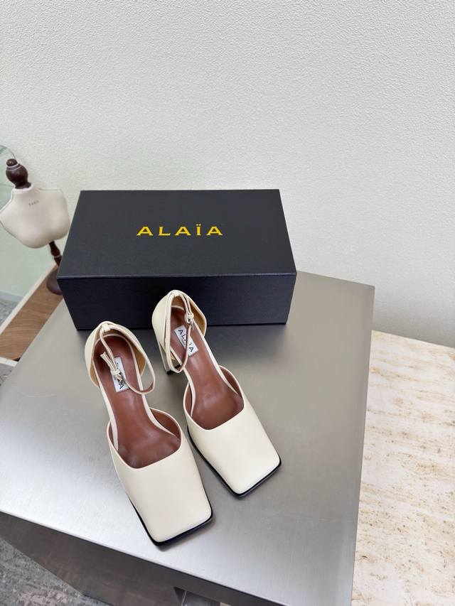 Square-toe open-toe shoes, 9cm high heels, Alaia From Paris, love at first sigh