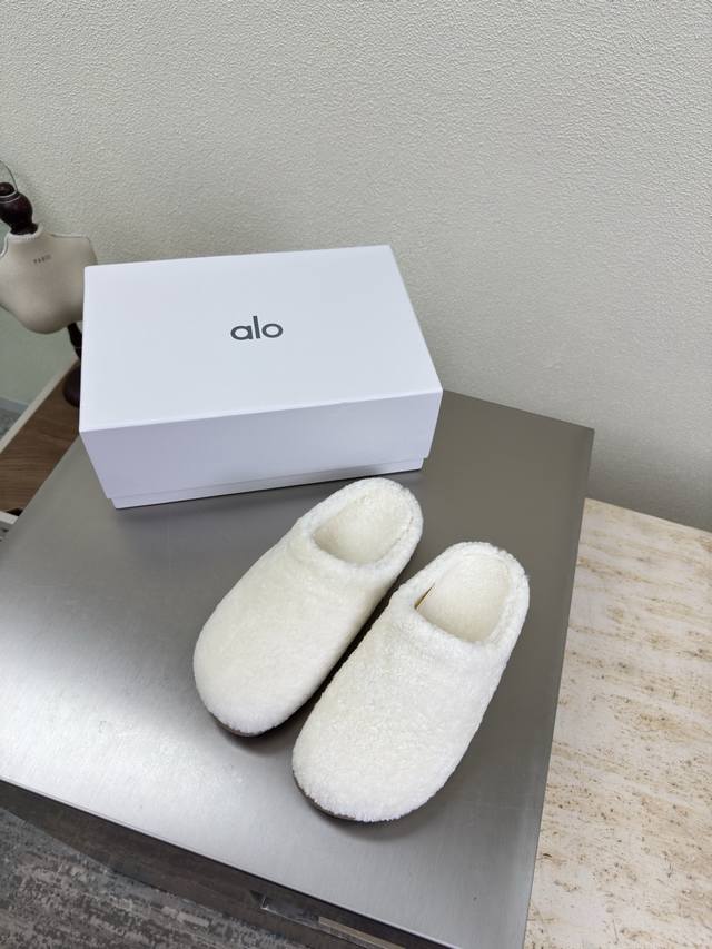 Alo Wool Furry Slippers White Furry I'm totally smitten! Lately I've been liking