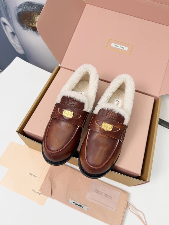 Miumiu 25Fw Gold Coin Loafers Miumiu 25Fw New Retro Style Gold Coin Loafers with