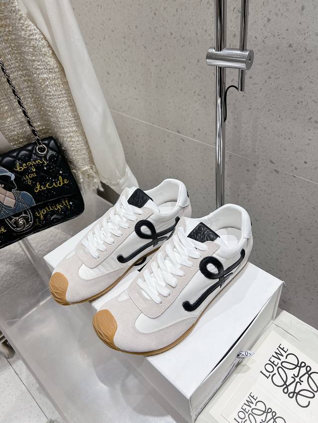 Loewe Cortez shoes, German training shoes, athletic shoes Little Red Book produc